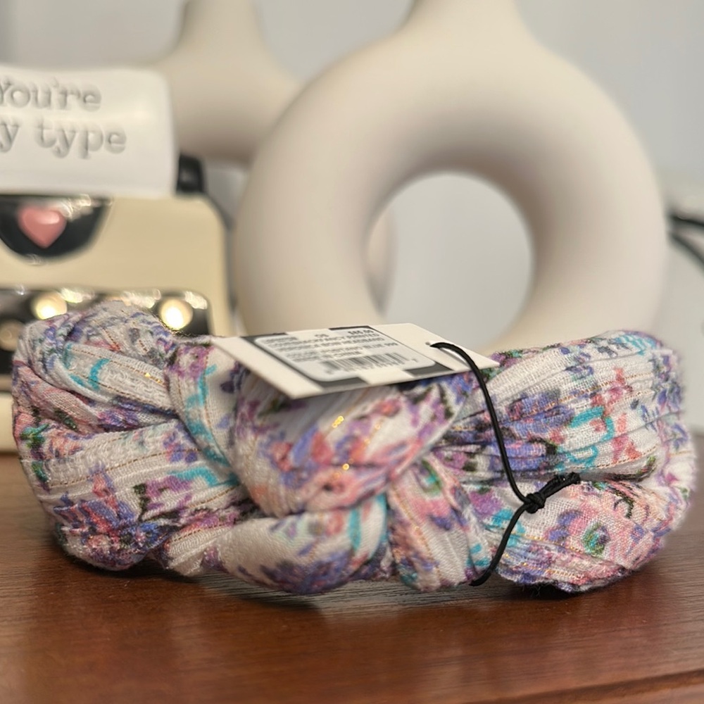 Love Shack Fancy & Lele Sadoughi
Floral Multicolor Hair Scrunchie Set
Brand new
